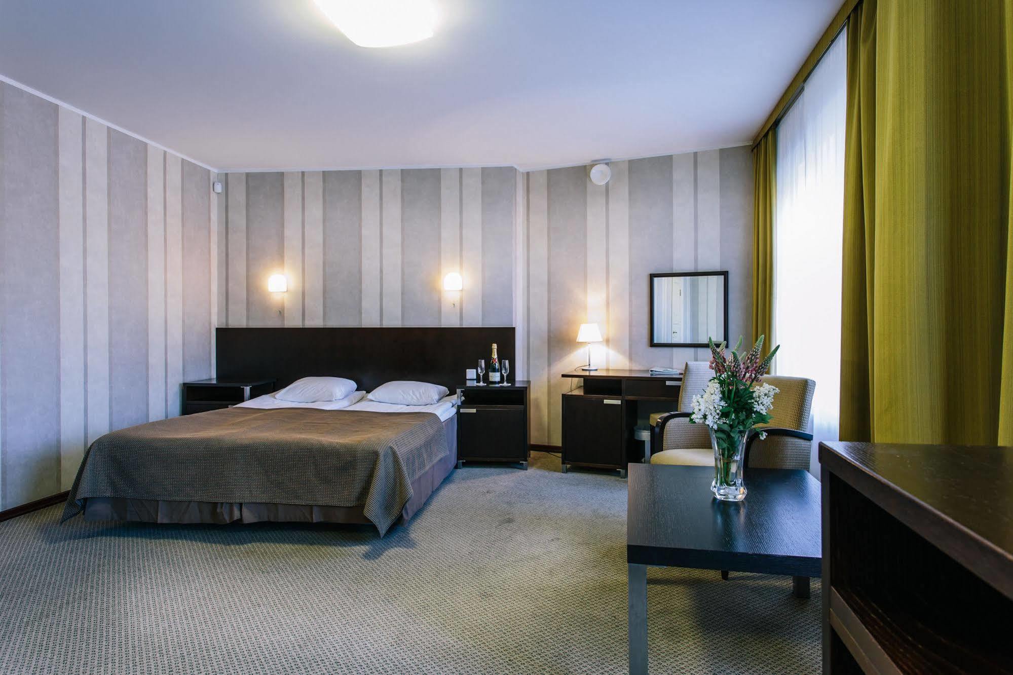 Hestia Hotel Maestro Old Town ทาลลินน์ ภายนอก รูปภาพ