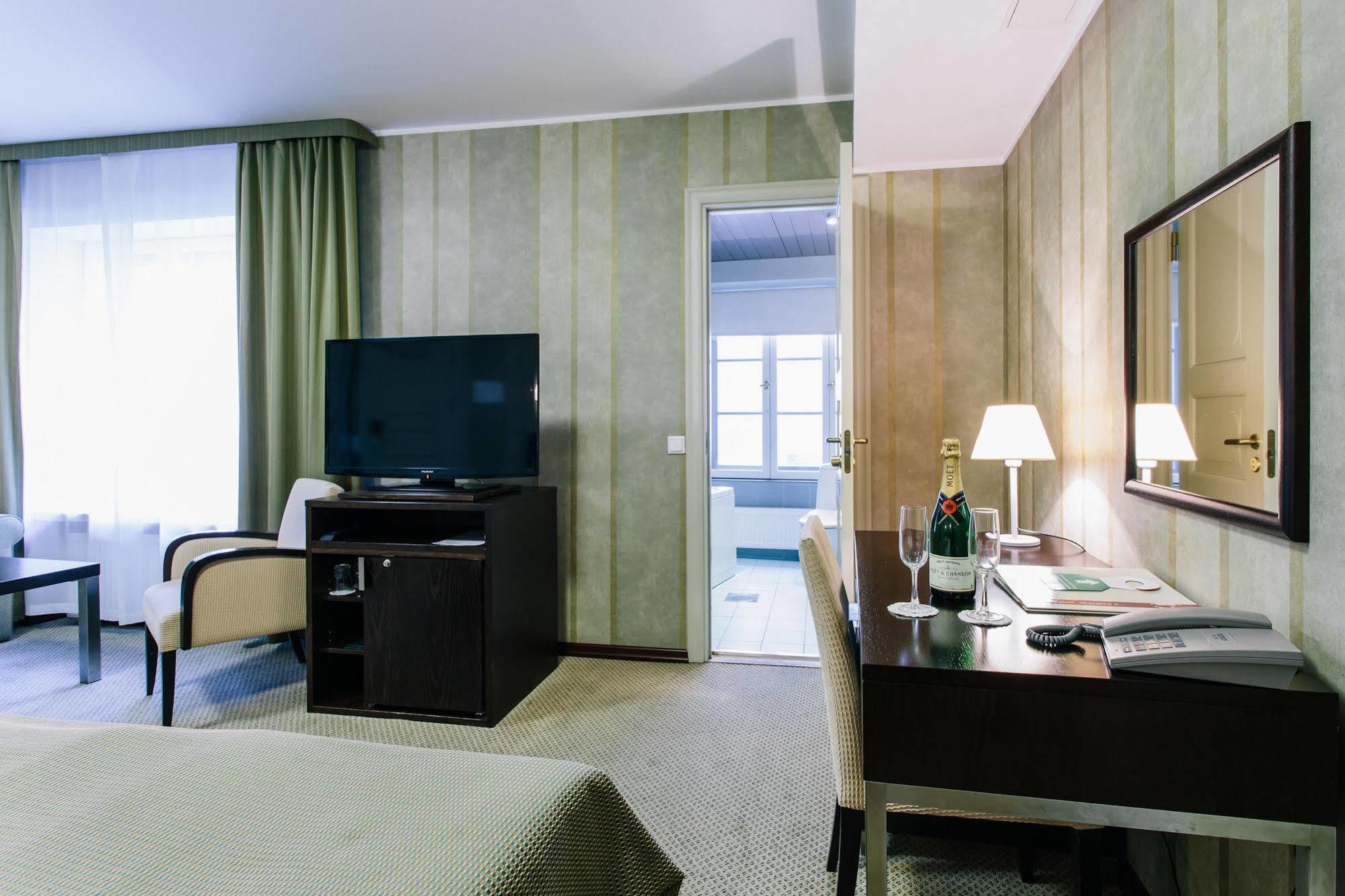 Hestia Hotel Maestro Old Town ทาลลินน์ ภายนอก รูปภาพ